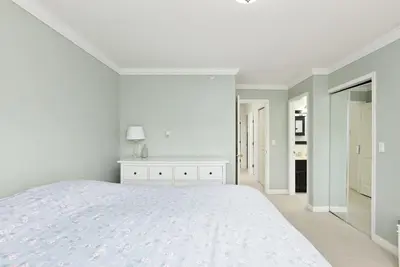 Image de Pleasant and cozy home in beautiful  Mt. Pleasant neighbourhood