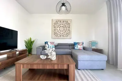 Image de Elegant and spacious villa with pool and jacuzzi near the beach