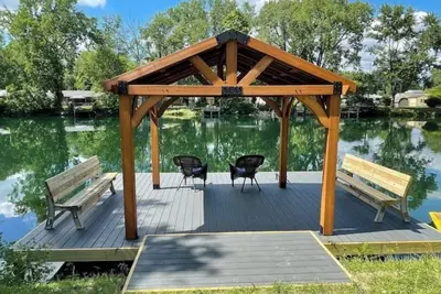 Image de House on 7 acre lake. Newly Renovated 3 Bed 2 Bath