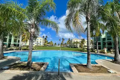 Image de Family Friendly Upscale Condo at Aquatika Beach & Vacation Villas.
