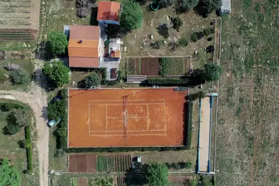Country house Oasis with private tennis court