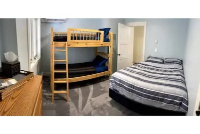 Image de Huge home-hot tub-pool table-giant living space