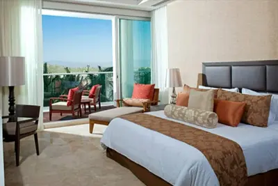 Image de \"Elevate Your Escape:Two-Bedroom Master Suite with Plunge Pool and Jacuzzi Tubs\"