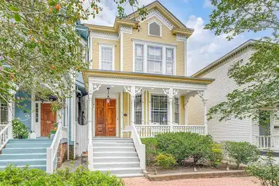 Heated Private Pool & Parking | Charming \"Painted Lady\" Victorian | Sleeps 8