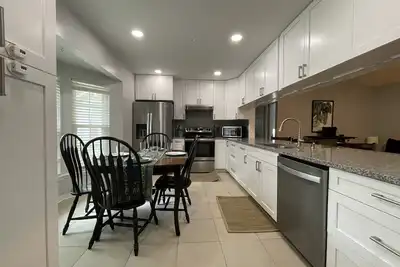 3 Br updated home near Uf, hospitals, & I-75