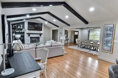 Image de Casa Paloma* Fully Renovated* 5br* Jacuzzi* Home Gym* Great Location