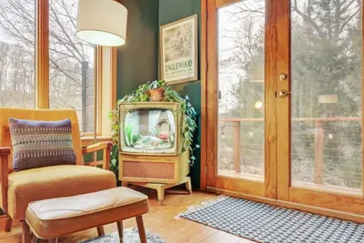 Image de Hillside Haven with Outdoor Tubs + Vintage Library