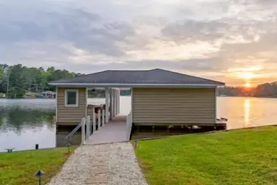 Image de Lakefront View, 5br, Pet-Friendly, Firepit, Dock, Games, Up to 14