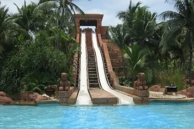 Large Side of Lock Off  Shuttle or Walk to Atlantis Resort
