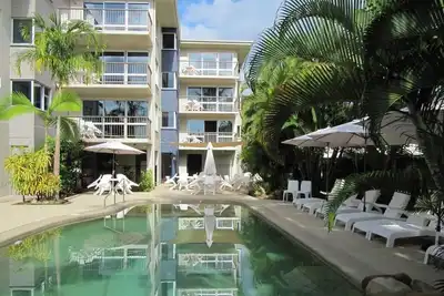 Image de Across from beach! Wake up to beautiful sunrises, lush greenery & passing boats