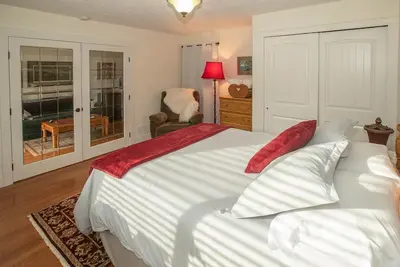 Image de Private suite located on the garden side of our home