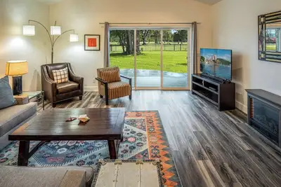 Image de Fairway Retreat with Hot Tub on the Golf Course
