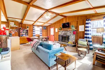 Image de Pet-Friendly Home w/ Deck at Big Bass Lake!