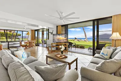 Image de Premier Spacious Condo with Stunning Ocean Views
