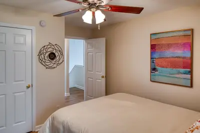 Image de Large private 4 Br home near Sav airport with Tv in every bedroom