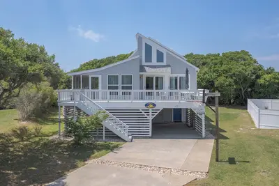 Pet Friendly oceanside home in Duck with Private Pool