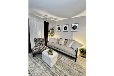 Image de Spring Townhome mins to Six Flags • Truist Park • Atl