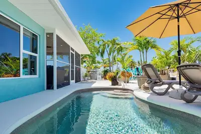 P52 - Canal front, 2 bedroom, 3 bath with private pool and dockage