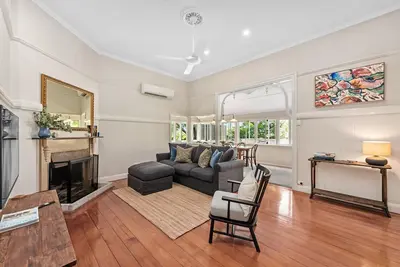 Image de Poppy's Place! 4Bed/1Bath/2Car/Views/House ~ Bardon