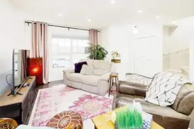 Image de Beautiful 4-Bedroom Furnished Home in SouthCentral