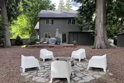 Image de Relaxing Mt. Chalet awaits your adventures W/4 bdrms, Bbq, deck, views & more!