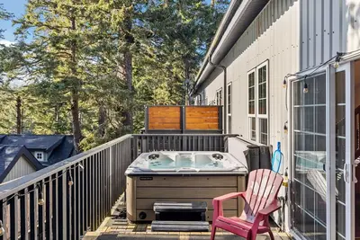 Image de Hot Tub ~ Pacific Paradise Loft on the Beach ⎮Hummingbird