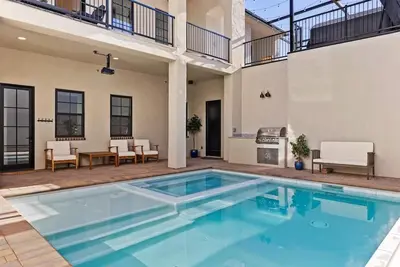 Image de New home with Private Pool, Sauna, Hot Tubs, Views