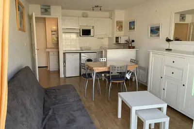Image de Appartement T2 Cabine Proche Plage avec Balcon et Parking Privé