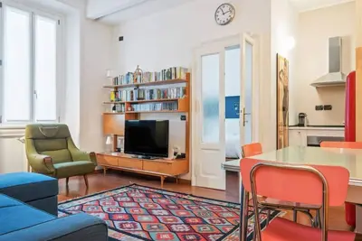 Image de Cozy and bright apartment of about 65mq, able to accommodate up to 5 people, located on the first floor of a building with lift! Located 100m from the Via Monte Nero/ Via Pier Lombardo line 9 tram stop and only 400m from the Porta Romana underground s