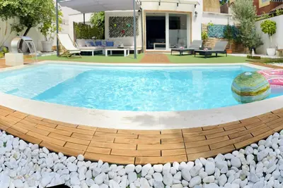 Image de \"Villa Paradise, Urban Oasis\" by Toprentalsbarcelona
