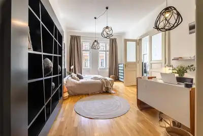 Image de Contemporary 3 bedroom apartment close to Prague Castle by easyBNB