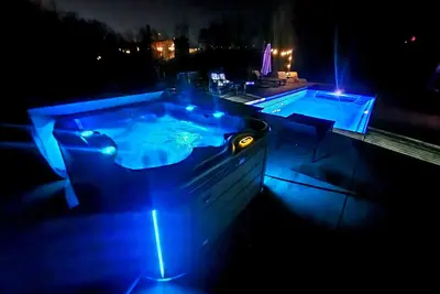 Image de Bluebird Bungalow 2 bed 2 bath sleeps 5 with private pool!