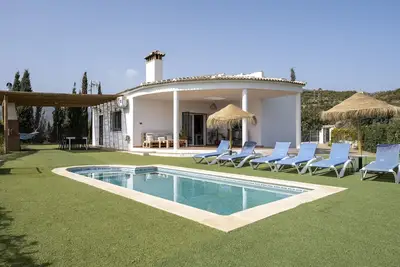 Image de Maison de vacances 'Villa Aguacate' avec vue sur les montagnes, Wi-Fi et climatisation.