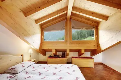 Image de Appartement \"Casa Michela Mansarda\" avec vue sur les montagnes, terrasse partagée et Wi-Fi.