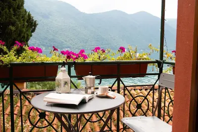 Image de Appartement 'Fogazzaro Lake View' avec vue sur lac, Wi-Fi et climatisation