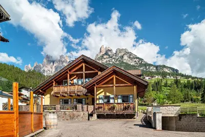 Image de Appartement 'Davide' avec vue sur les montagnes, jardin privé et Wi-Fi.
