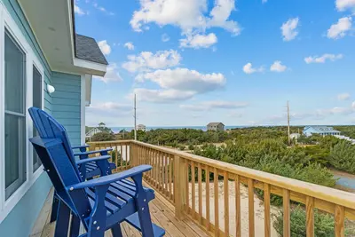 Image de Oceanside Home w/ Private Pool, Hot Tub, Tiki Bar. Enjoy The Sound of Sunshine!