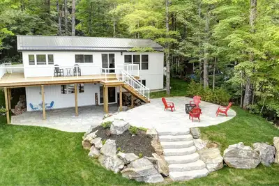 Image de Breathtaking Lakefront Getaway w/Kayaks + Hot Tubs