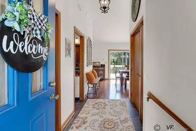 Image de Beautiful home, Hot Tub, great views, easy access to downtown and Territory