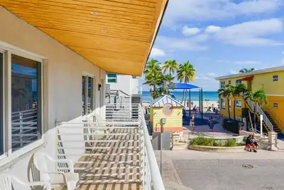 Image de Mariner M47 Nk · Cozy 2 Queen Bed Room @ Mariner Suite Hollywood