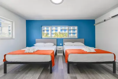 Image de Mariner M26  · Fantastic 1/1 Bedroom Steps away from the beach!