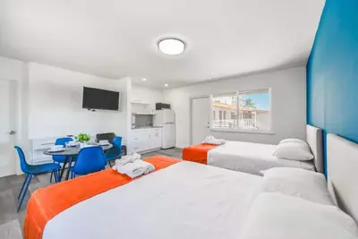 Image de Mariner M37 · Fantastic 1/1 Bedroom Steps away from the beach!