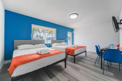 Image de Mariner M41 · Fascinating 2 Queen Br / W Pool @ Mariner suites