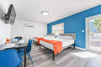 Image de Mariner M45 · Gorgeous 1/1 Bedroom Steps away from the beach