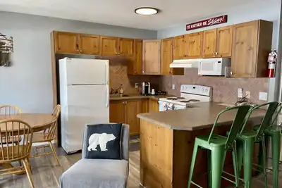 Image de Condo 2 Bedroom 2 Bathroom-No Pets