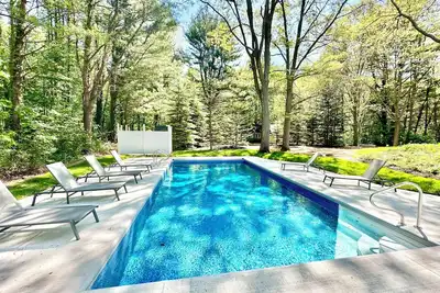 Image de Renovated Golf Course Home w/ Heated Private Pool, Hot Tub and Firepit