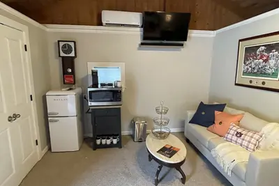 Image de Perfect Game Day or Business Trip Stay Over. Half a mile from campus