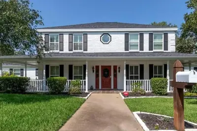 Image de Spacious home on private acre lot w/hot tub