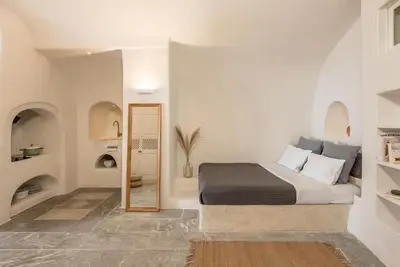 Image de Charming Oia Retreat | 1 Unit | Scenic Cycladic Views