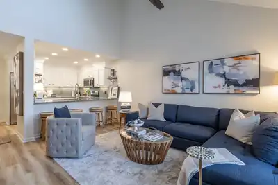 Image de Luxurious Living, Fully Renovated w/ Amenities